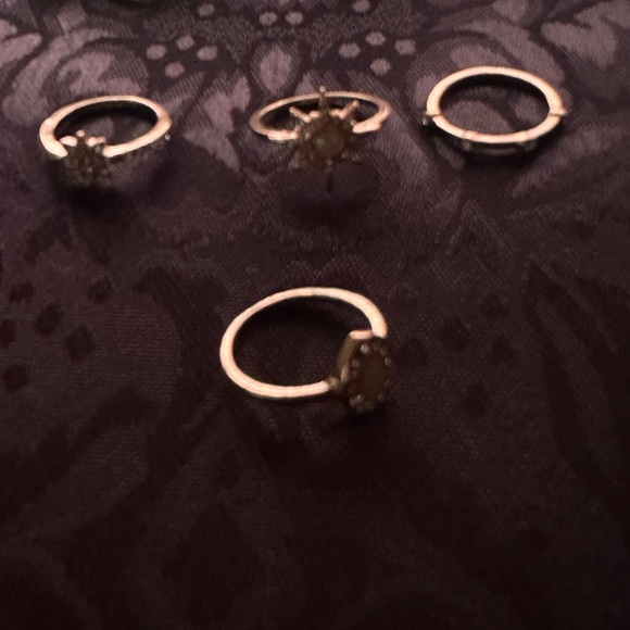 Assorted rings - Picture 4 of 6